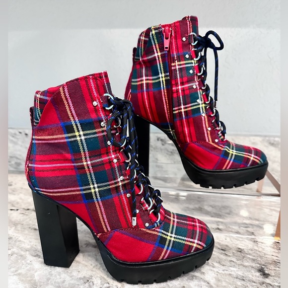 Gianni Bini Ambelynn Plaid Heeled Hiker Lug Sole Combat Booties Size 6 - Picture 3 of 12